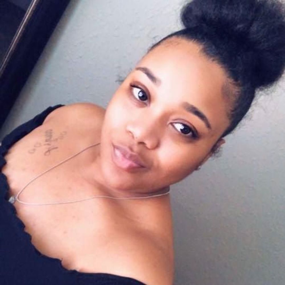 Meet your Posher, Leyzana'e